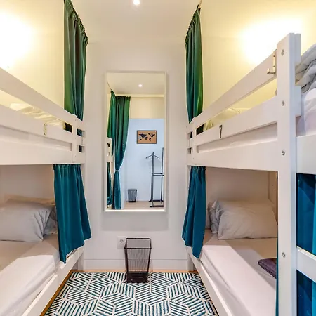 Cozy Nest Hostel *