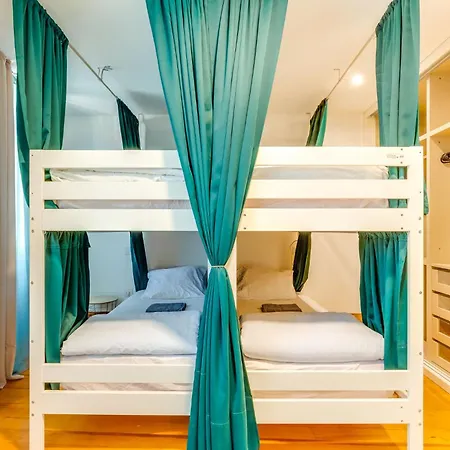 Cozy Nest Hostel