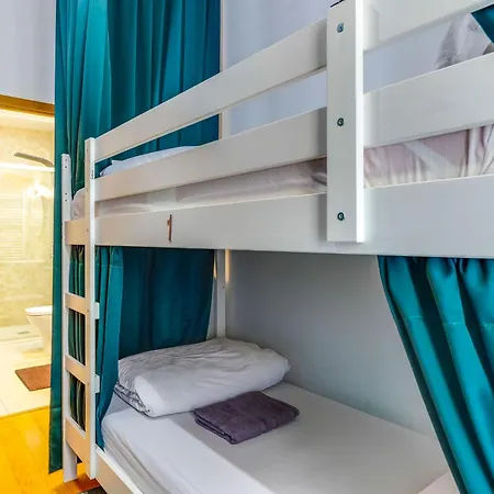 Cozy Nest Hostel