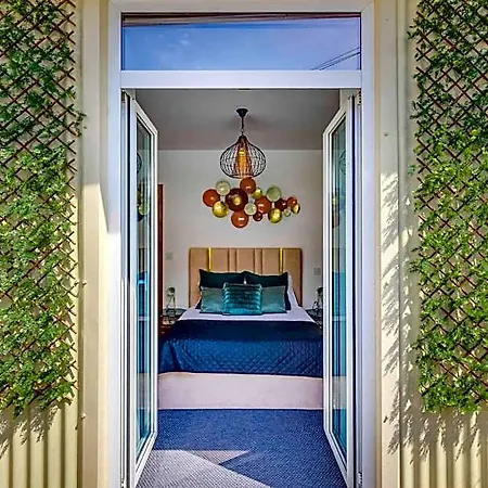 Cozy Nest Hostel *