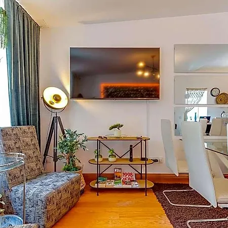 Cozy Nest Hostel *