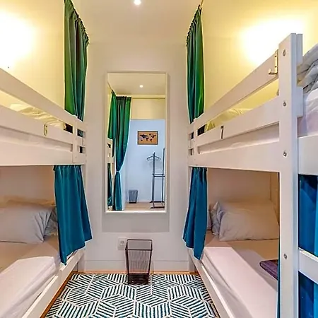 Cozy Nest Hostel *