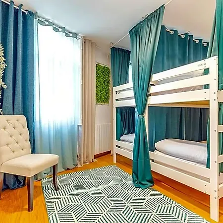 Cozy Nest Hostel *