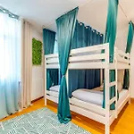 Cozy Nest Хостел