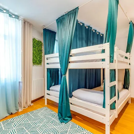 Cozy Nest Hostel